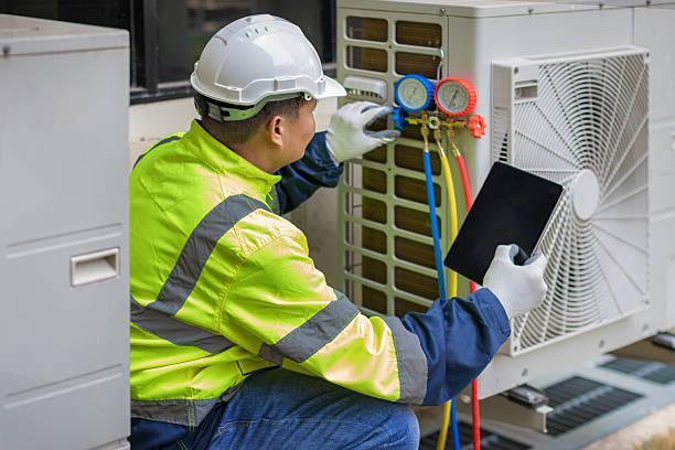 Professional Hvac technician working in Fairfield, FL